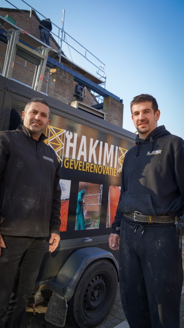 Het team van Hakimi Gevelrenovatie voor de bedrijfsaanhanger